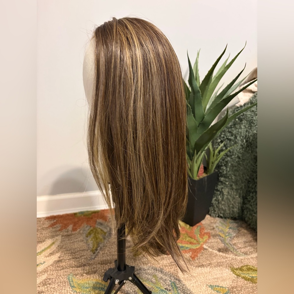 Belle Tress Wigs - Theory (LSE-4011) Synthetic Wig Chocolate Buttercream - Picture 4 of 15